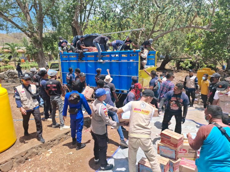 Kepedulian Mengalir, Polda NTT dan Berbagai Pihak Terus Bantu Korban Erupsi Gunung Lewotobi di Flotim