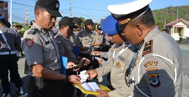 Tidak hanya masyarakat , Anggota Polri pun kelengkapannya diperiksa