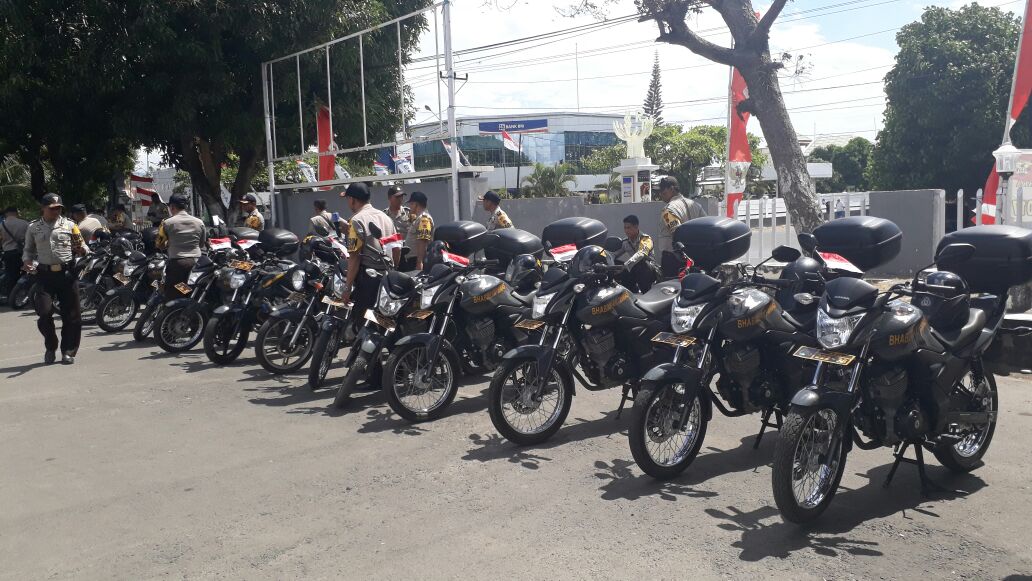 Seluruh kendaraan Dinas Polres Sikka wajib gunakan bendera merah putih