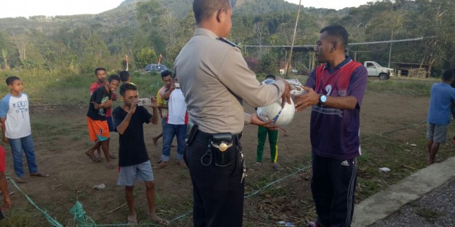 Sat Binmas Polres Ngada gelar sambang dan penyuluhan serta berikan bantuan