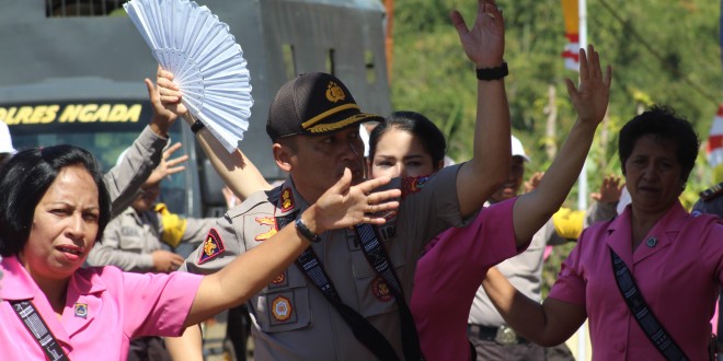 Tari Kolosal Maumere Polres Ngada meriahkan HUT RI Ke-72