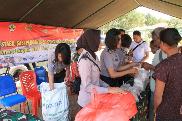 Jelang HUT RI ke-72, Polres Belu Bersama TNI Gelar Bakti Sosial di Desa Dafala Perbatasan RI-RDTL