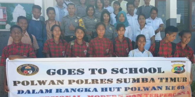 Door to door yang dilakukan Polwan Polres Sumba Timur untuk menyambut HUT Polwan ke 69