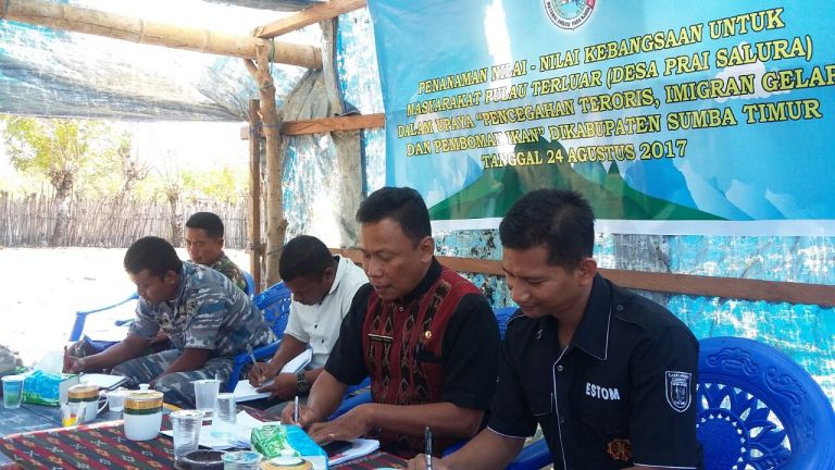 Jaga Keutuhan NKRI Polres Sumba Timur hadiri Dialog pemahaman nilai-nilai kebangsaan bagi masyarakat pulau terluar