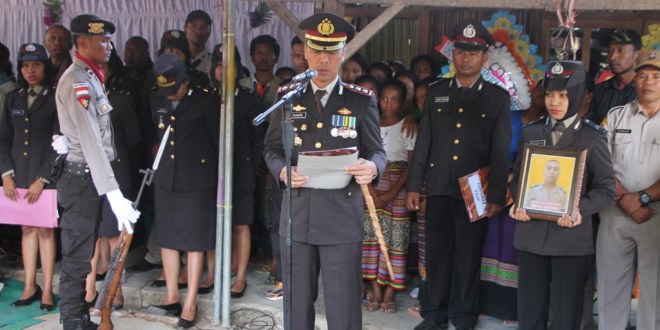 Kapolres Belu Pimpin Upacara Pemakaman Brigadir Purn.Trisintus Oktavianus Berek