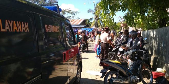 Pesan kamtibmas disosialisasikan Sat Binmas Polres Rote Ndao di kawasan pasar