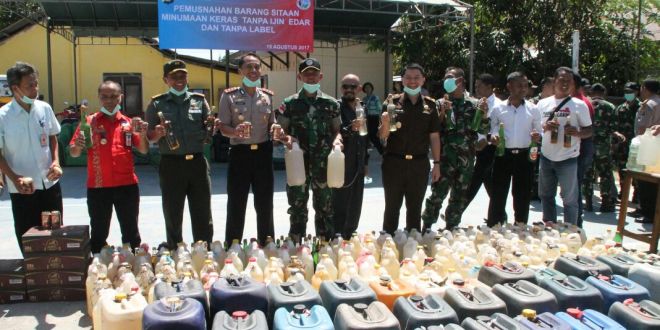 Polres Belu Gelar Acara Pemusnahan Ribuan Liter Minuman Keras