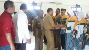 KAPOLSEK AESESA HADIRI PELEPASAN 8 CALON JAMAAH HAJI KABUPATEN NAGEKEO