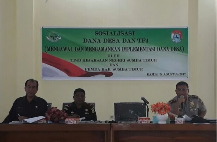 Kapolres Sumba Timur sampaikan program keunggulan Polres dalam sosialisasi pencegahan korupsi penggunaan dana desa