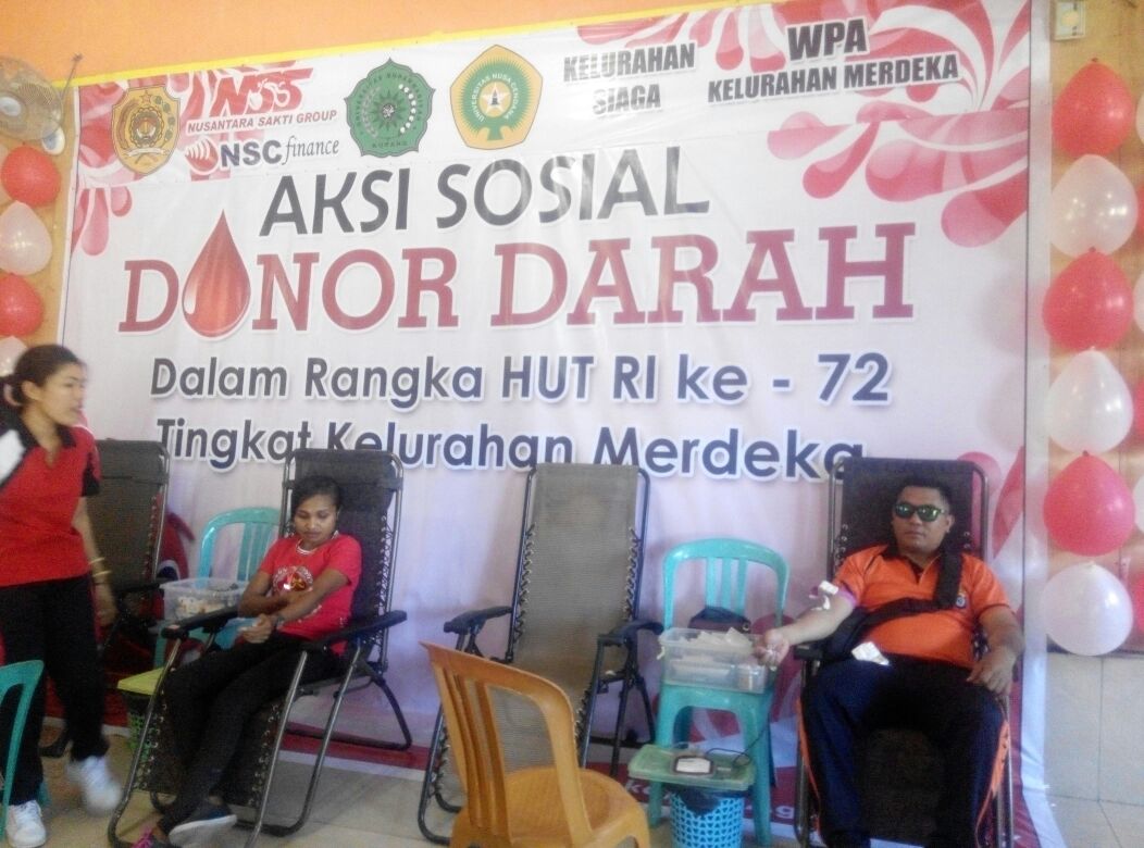 Ikut berpartisipasi dalam kegiatan sosial, Bhabinkamtibmas Kelurahan Merdeka donorkan darahnya