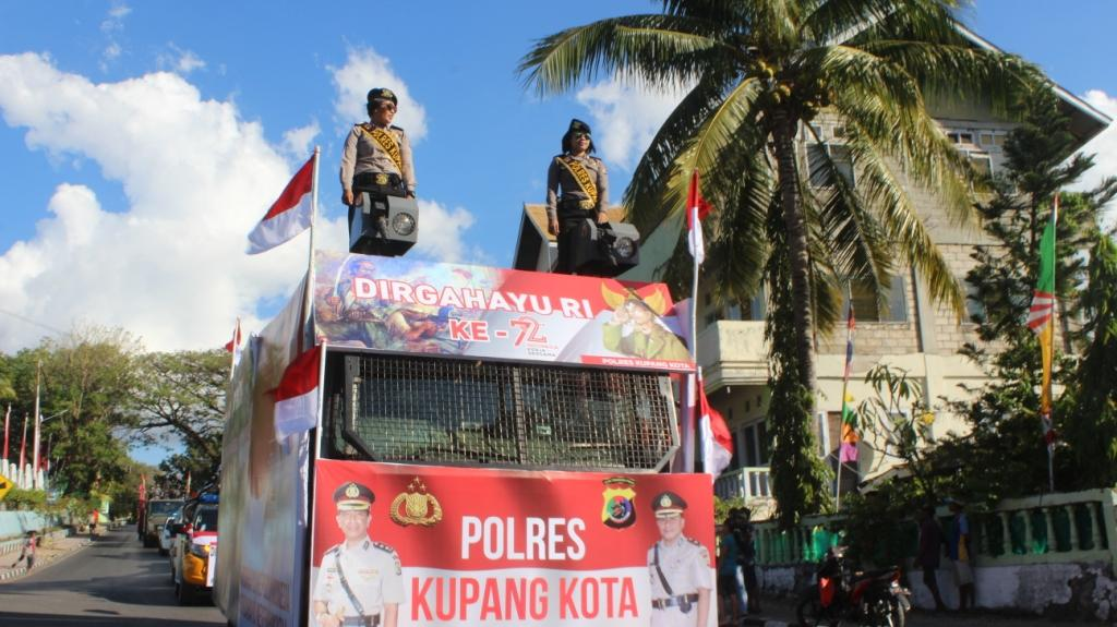 Polwan Polres Kupang Kota Meriahkan Pawai Pembangunan