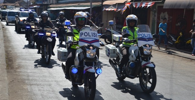 Polwan Polres Flotim gelar Patroli dan Sambangi Para Tokoh masyarakat hingga masyarakat kecil