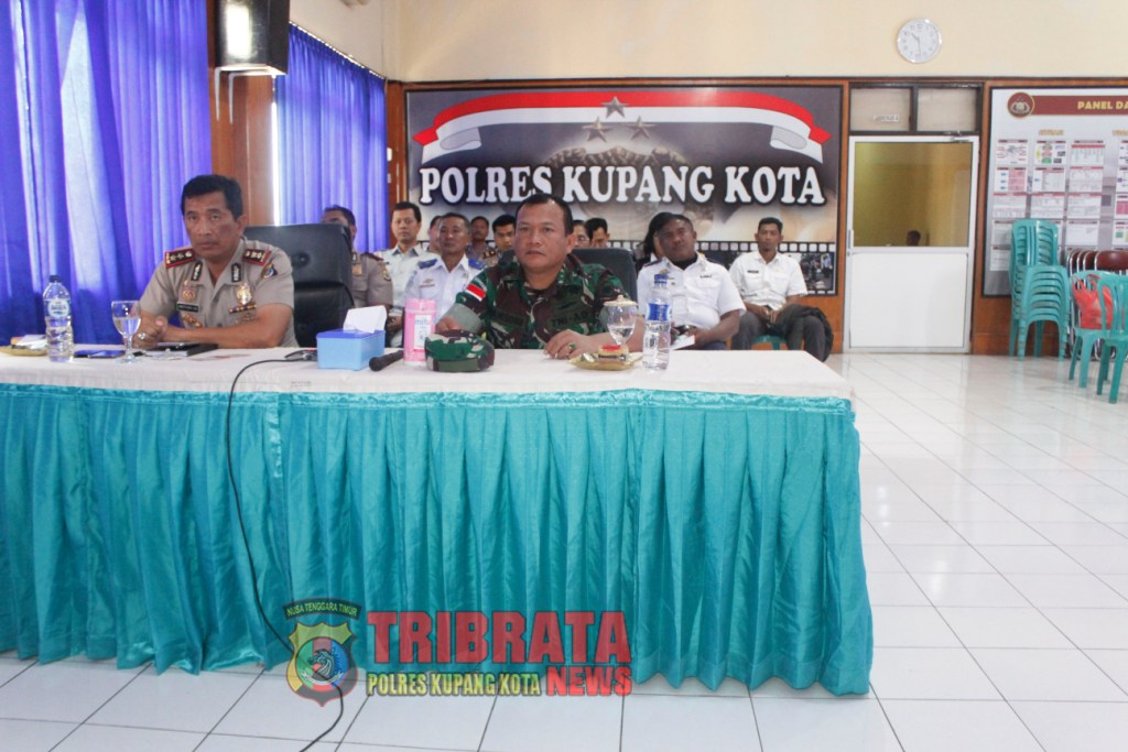 Bersama Instansi terkait Kapolres Kupang Kota ikuti video conference bersama Kapolri