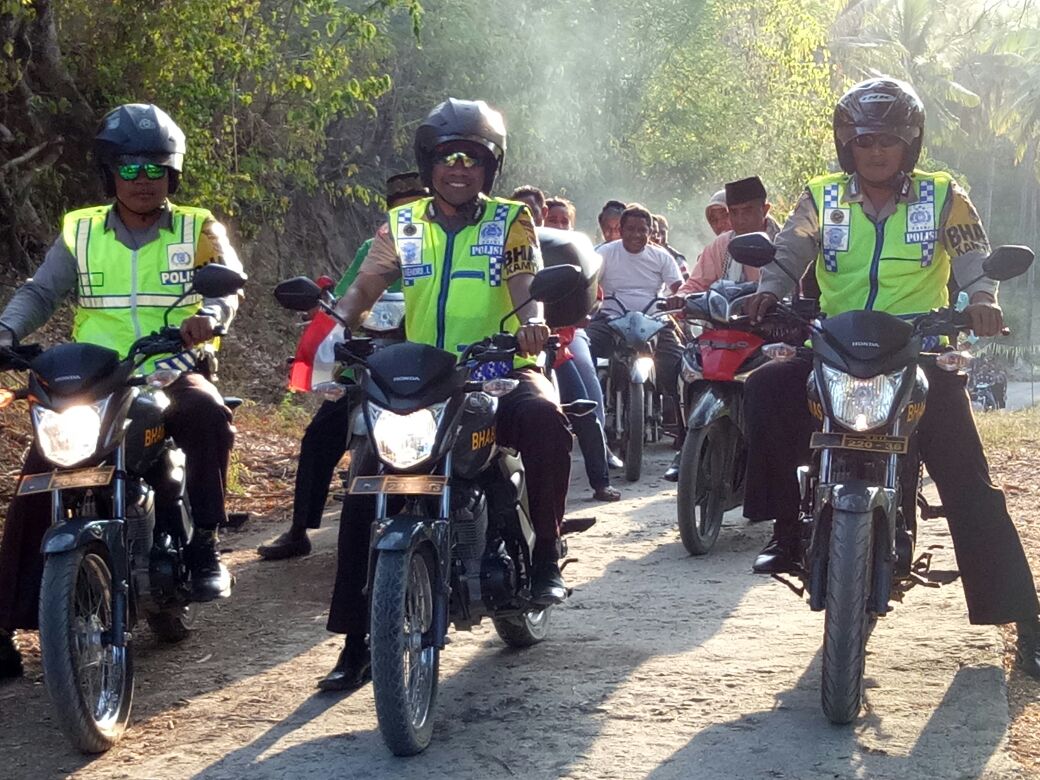 Polsek Paga Kawal dan Amankan Penjemputan Rombongan Imam Baru