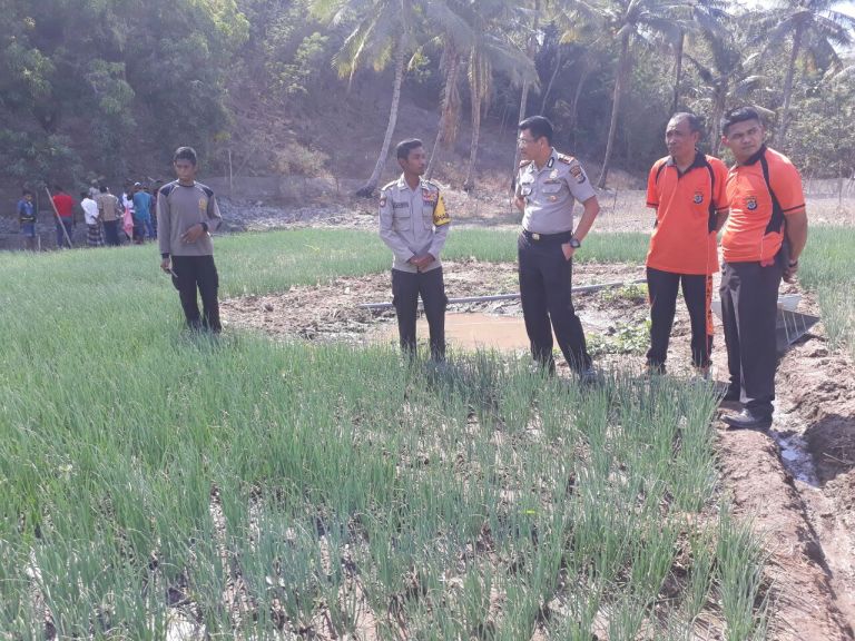 Kapolres Sumba Barat Kunjungi Kelompok Tani Bhayangkara Desa Wendewa Utara