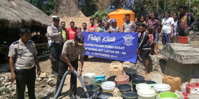 Sat Lantas Polres Sumba Barat Salurkan Bantuan 3 Tangki Air Bersih