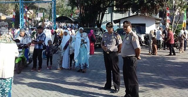 Wakapolres Flotim Pimpin pengamanan Sholat Idul Adha 1438 H