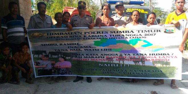 Gunakan Bahasa Daerah, Sat Binmas Polres Sumba Timur sambangi masyarakat di desa Lailanjang