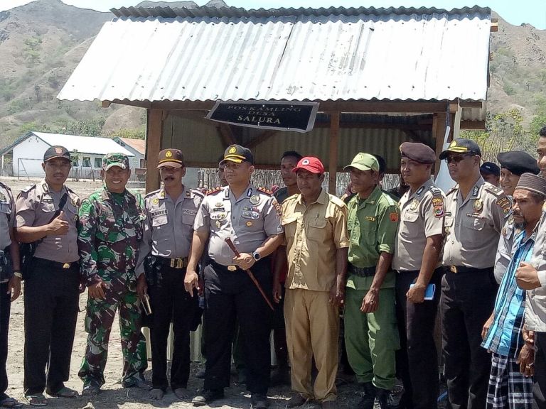 Kunjungi pulau terluar, Kapolres Sumba Timur resmikan Pos Kamling