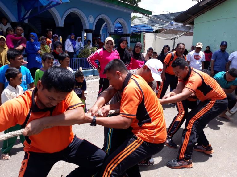 Anggota Polres Belu dan Brimob Atambua Raih Juara 1 Dalam Lomba Bakiak Sambut Tahun Baru Islam 2017