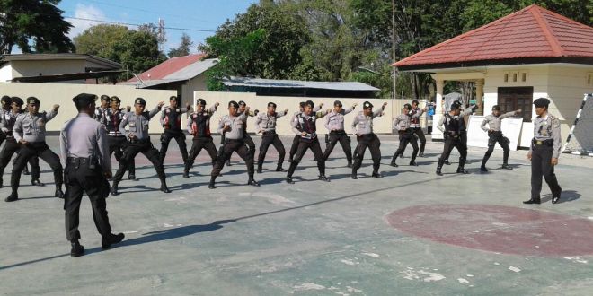 Anggota Dalmas dan Turjawali Sabhara Polres Belu Kompak Latihan Bela Diri Polri