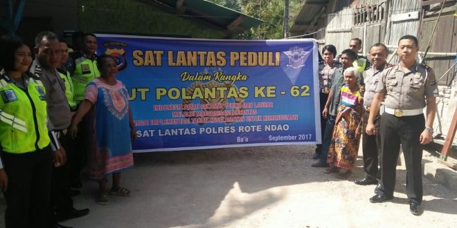 Rayakan HUT Polantas ke – 62, Sat Lantas Polres Rote Ndao berbagi berkat bersama masyarakat