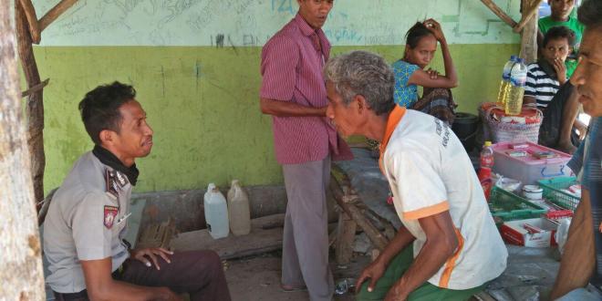 Kanit Binmas Polsek Umbu Ratu Nggay Himbau pedangang tidak menjual minuman keras