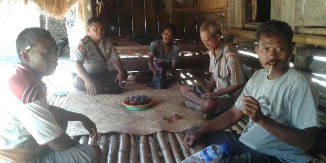 Bhabinkamtibmas Polsek Loura himbau masyarakat Manfaatkan Bantuan Pemerintah Dengan Baik