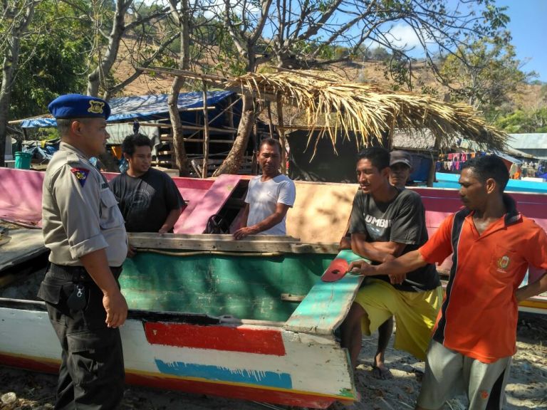 Sat Pol Air Polres Belu Ajak Nelayan Pesisir Pantai Fatuluka Jaga Ekosistem Laut