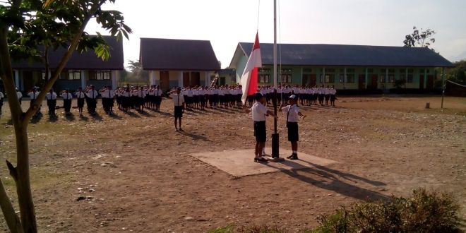 Kapolsek Tasifeto Barat Jadi Pembina Upacara Sembari Sampaikan Pesan Kamtibmas