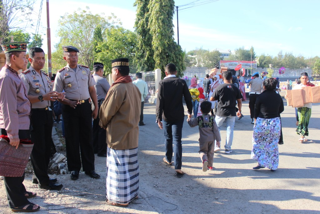 Kapolres Kupang Kota Pantau langsung pengamanan Sholad Idul Adha 1438 H di kota kupang