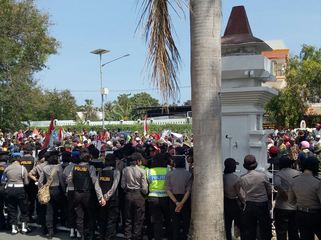 Polres Kupang Kota Terjunkan 741 Personil gabungan amankan Unjuk Rasa Warga Eks Timor – Timur