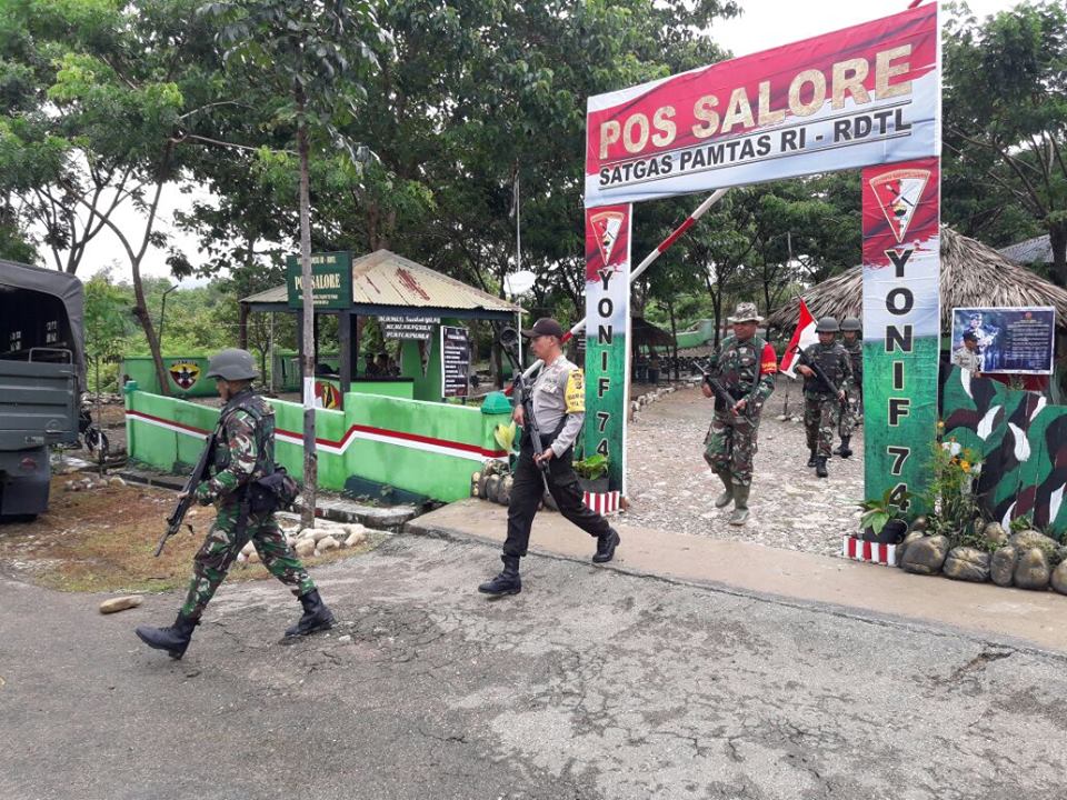 Gelar Patroli Gabungan, Anggota Polsek Tasifeto Timur dan Satgas Pamtas Yon 743/PSY Pos Salore, Cek Patok Batas RI-RDTL