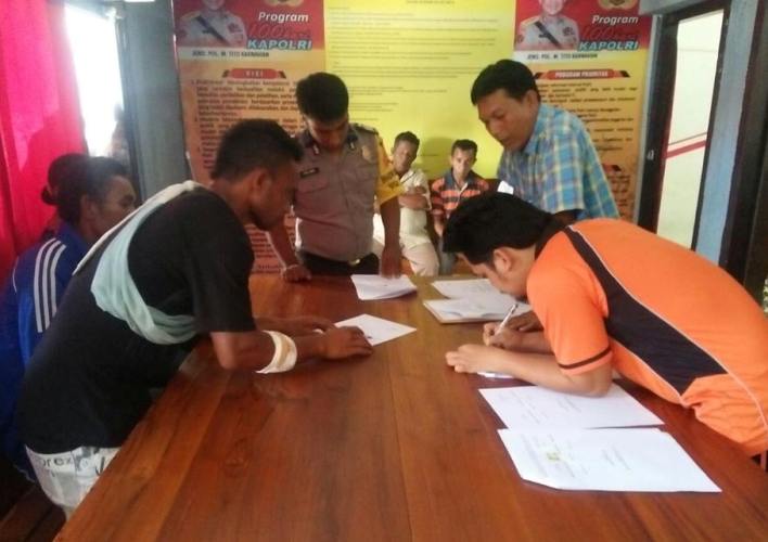 Bersama Unit Pidum Reskrim, Bhabinkamtibmas Fatubaa Polres Belu Lakukan Mediasi Kasus Pengrusakan dan Penganiayaan