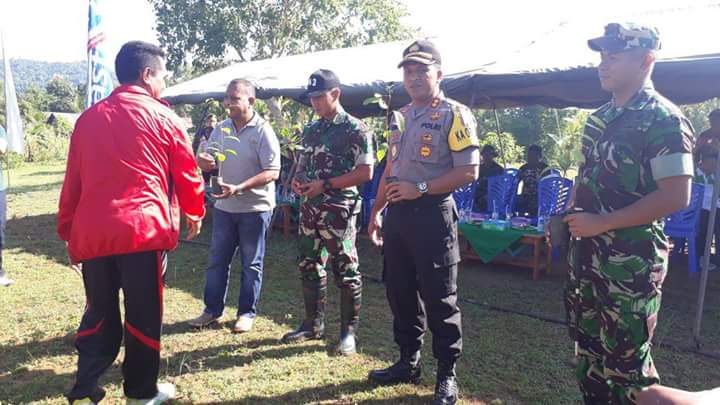 Dukung Kodim 1605 Belu dalam Menjaga Kelestarian Alam, Kapolres Belu Ikut Tanam Pohon Mahoni di Desa Kabuna