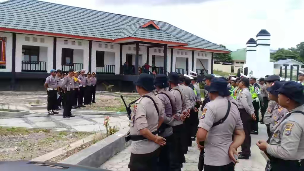 KAPOLRES MANGGARAI PIMPIN APEL PERSIAPAN PENGAMANAN DEKLARASI DI POSKO OPERASI MANTAP PRAJA RANA MESE 2018