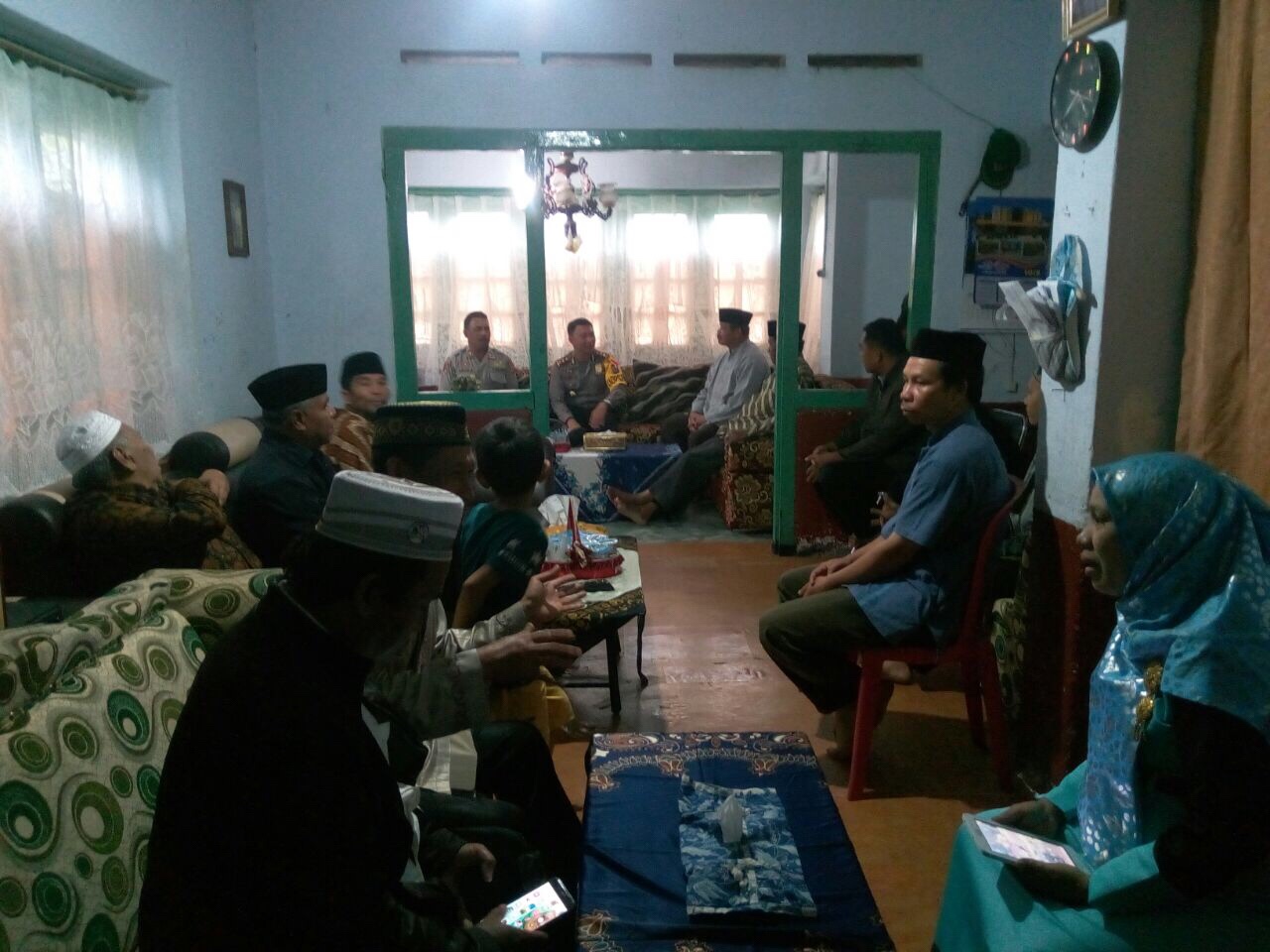 Demi Mempererat Silaturahmi, Kapolres Manggarai Kunjungi Rumah Ketua MUI