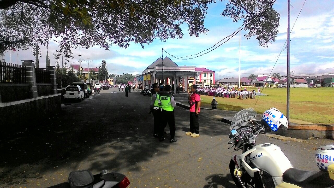 Hindari Keributan, Personil Polres Manggarai Amankan Deklarasi