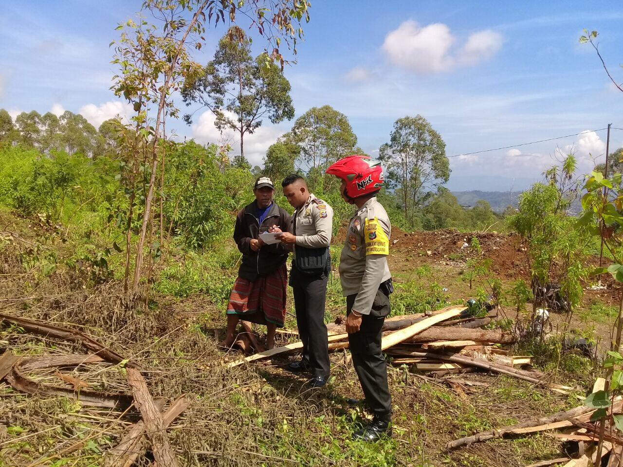 Bhabinkamtibmas Turuk ke TKP Penebangan Liar