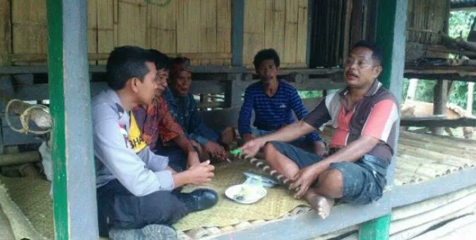 Sambangi Tokoh Masyarakat,Bhabinkamtibmas Polsek Loli Sampaikan Program Kerja Kapolres