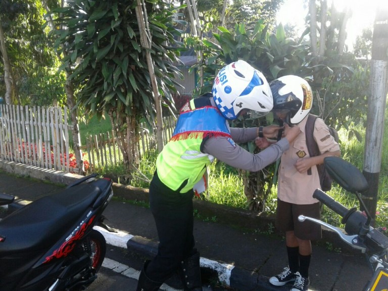 Satuan Lalu Lintas Polres Manggarai Melaksanakan Pekan Angkutan Gratis