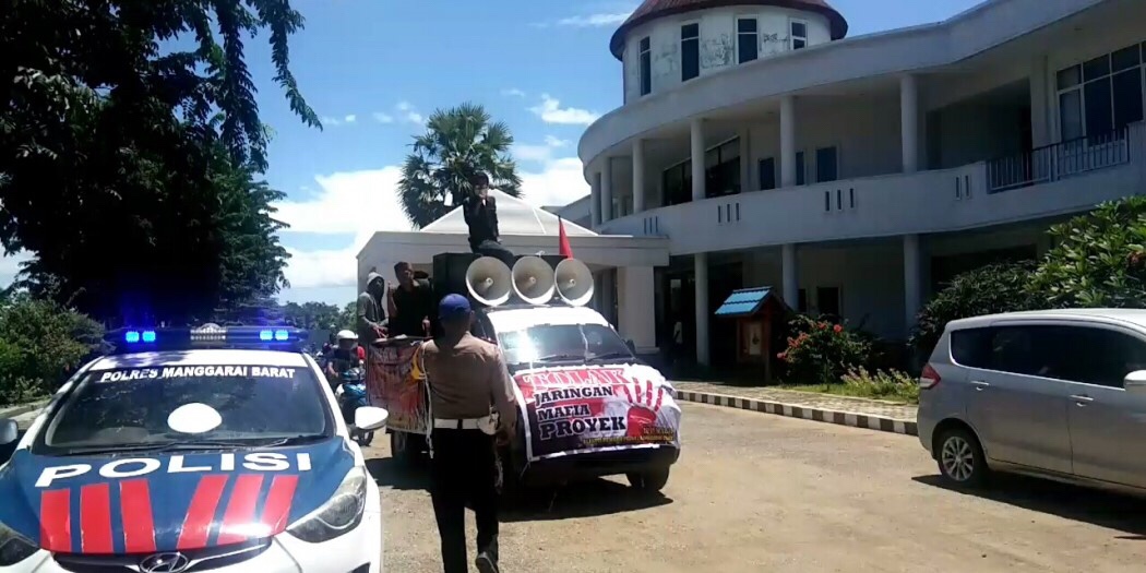 Personil Polres Mabar Melaksanakan Pengamanan Unjuk Rasa Damai