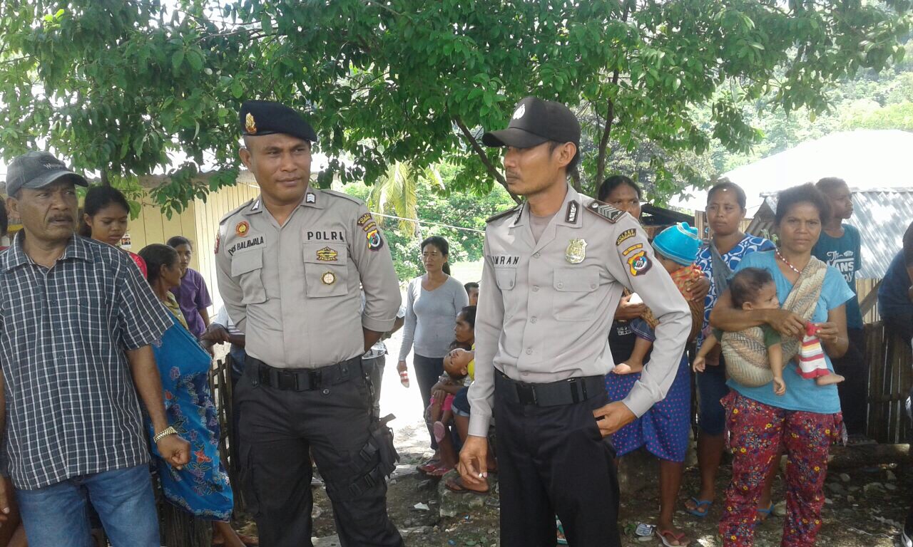 Personil Polsek Lamba Leda Melaksanakan Pengamanan Tatap Muka Paslon Bupati