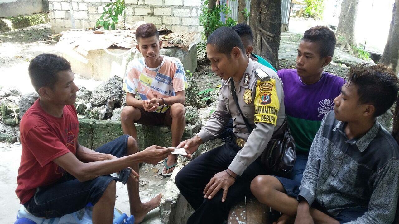 Bhabinkamtibmas Kel. Oebufu Himbau Untuk Membuat SIM