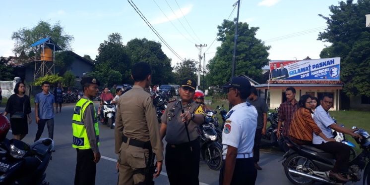 Kapolres Sumba Timur Pantau Langsung Jalannya Ibadah Jumat Agung