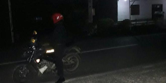 Beri Rasa Nyaman bagi Masyarakat, Polsek Wewewa Timur melaksanakan Patroli Malam