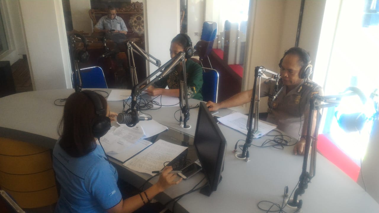 Dialog Interaktif di RRI,  Wadir Binmas Polda NTT Jelaskan Langkah-langkah Polda NTT Dalam Rangka Mewujudkan Pilkada NTT 2018 Damai