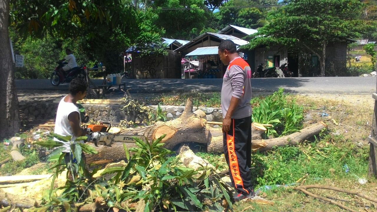 Bhabinkamtibmas Kel. Baru, Polres Manggarai Sambangi Tukang Sensor