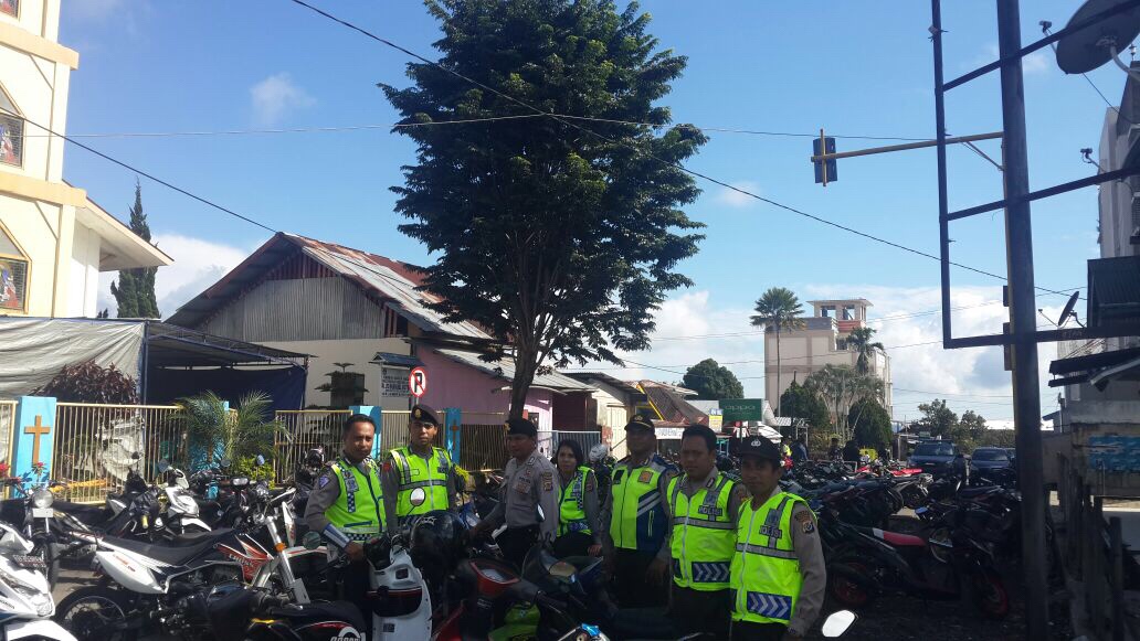 Pengamanan Serangkaian Perayaan Paskah Oleh Personil Polres Manggarai