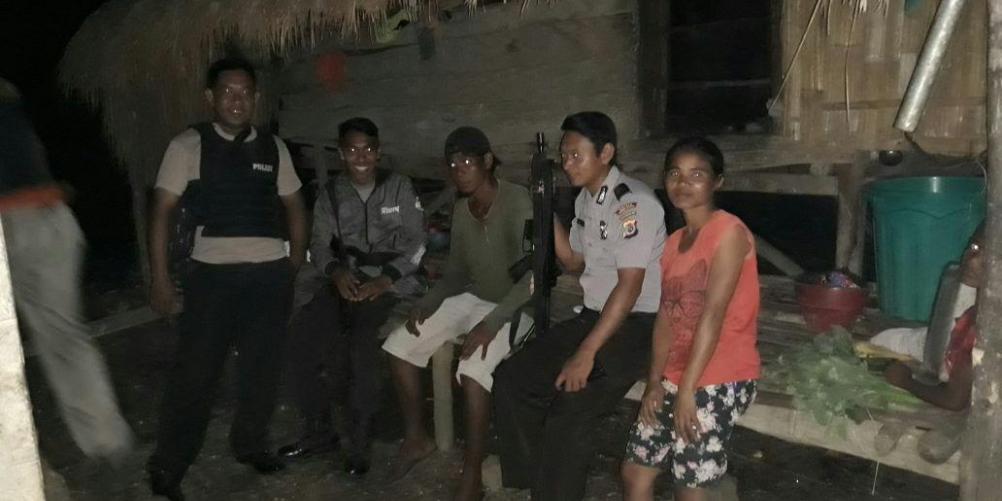 Patroli Malam Guna Menghimbau Masyarakat Di Wilkum Sumba Barat Untuk Jaga Kamtibmas